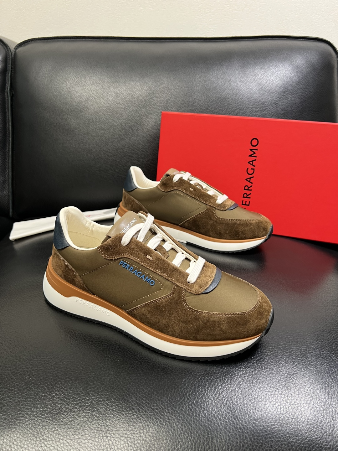 Ferragamo 高品质 顶级工艺品 菲拉格慕 专柜同步发售原厂配置，意大利进口原版牛皮，进口水染牛里