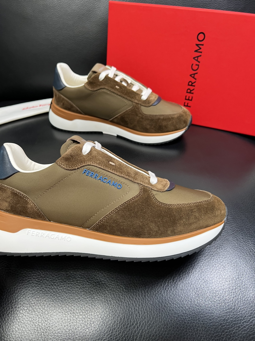 Ferragamo 高品质 顶级工艺品 菲拉格慕 专柜同步发售原厂配置，意大利进口原版牛皮，进口水染牛里