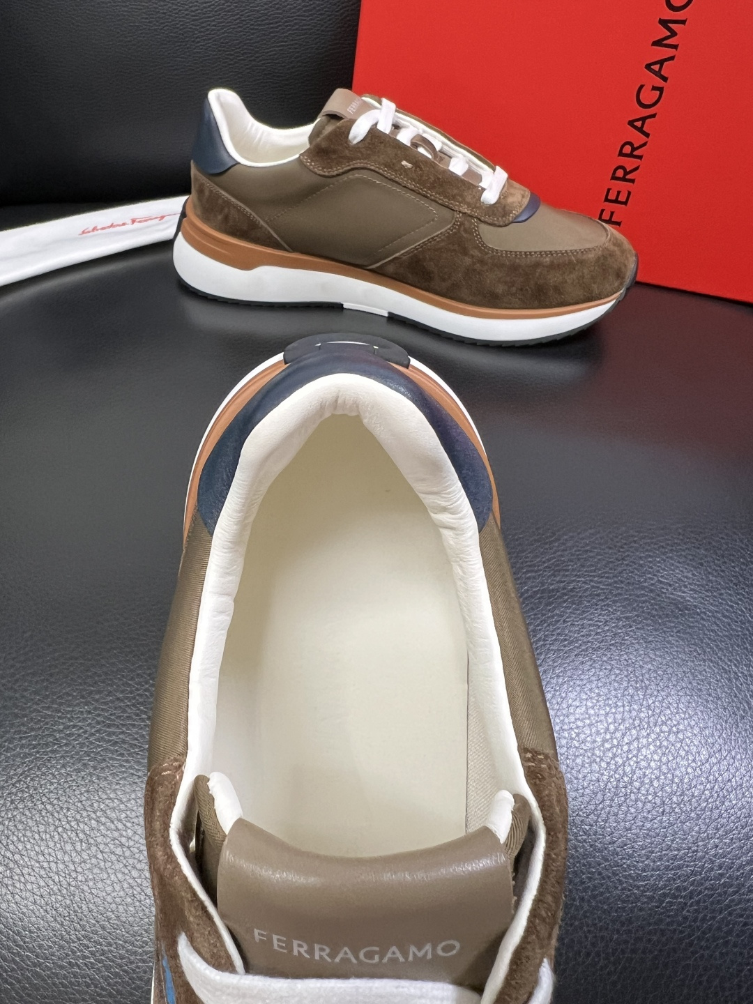 Ferragamo 高品质 顶级工艺品 菲拉格慕 专柜同步发售原厂配置，意大利进口原版牛皮，进口水染牛里