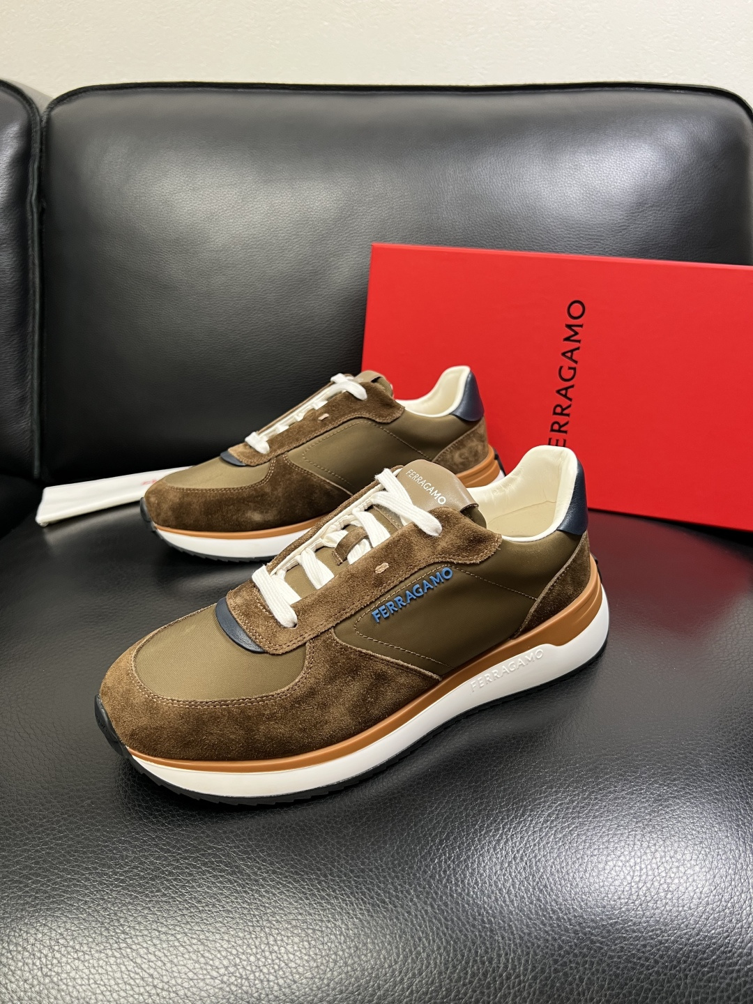 Ferragamo 高品质 顶级工艺品 菲拉格慕 专柜同步发售原厂配置，意大利进口原版牛皮，进口水染牛里