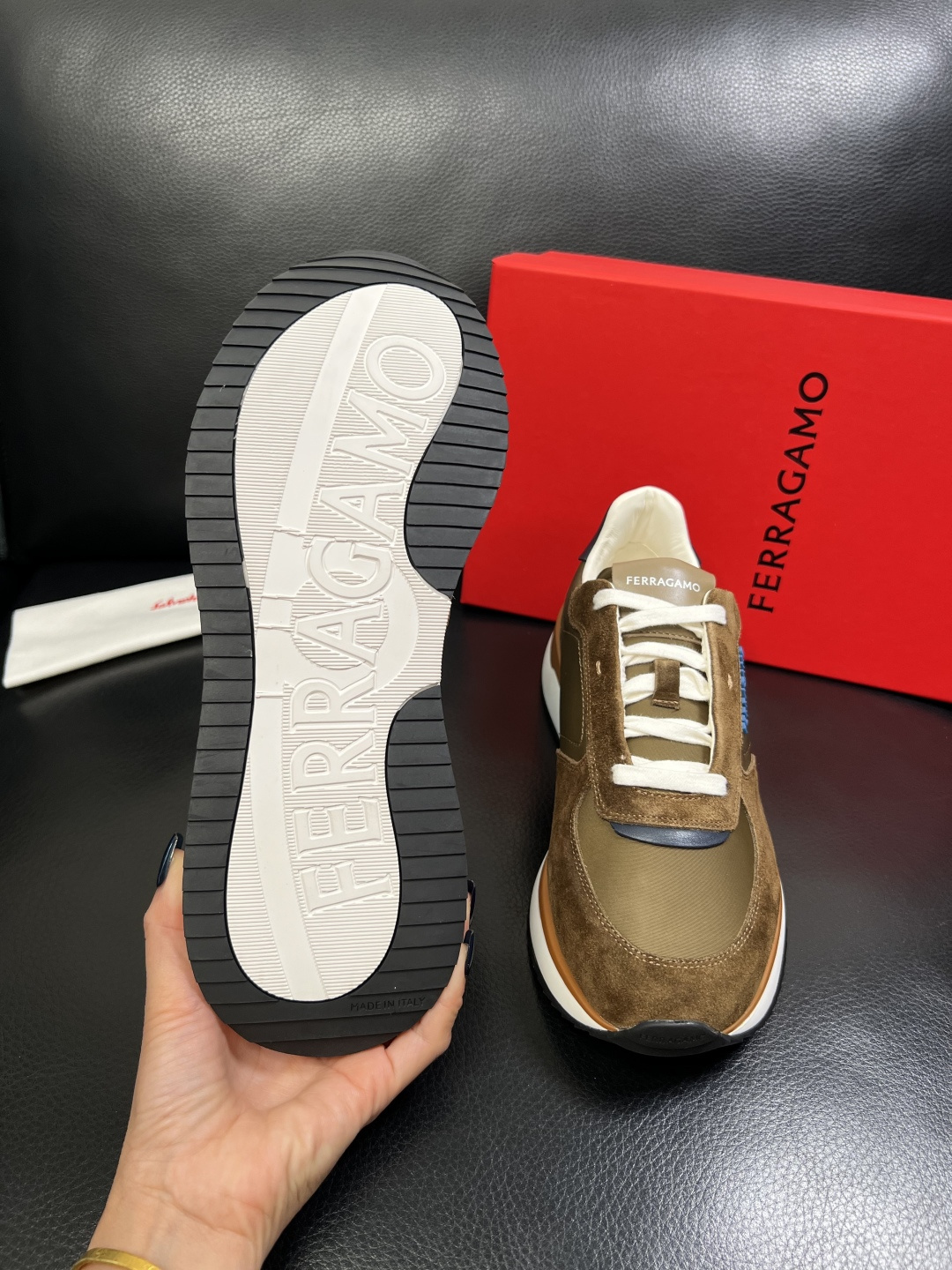 Ferragamo 高品质 顶级工艺品 菲拉格慕 专柜同步发售原厂配置，意大利进口原版牛皮，进口水染牛里