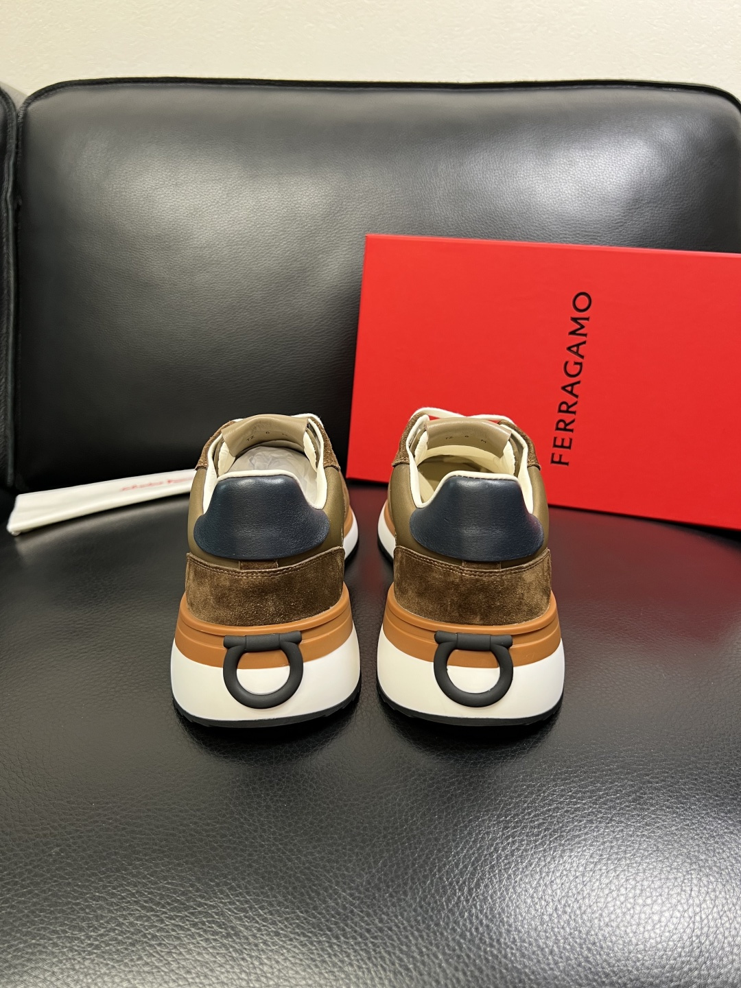 Ferragamo 高品质 顶级工艺品 菲拉格慕 专柜同步发售原厂配置，意大利进口原版牛皮，进口水染牛里