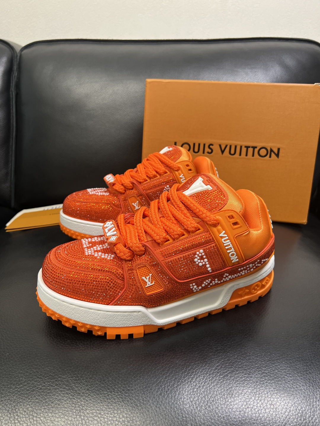 Lv 高品质 顶级工艺品 路易威登，运动板鞋专柜同步，鞋面意大利进口，高品质拼接烫钻缤纷色彩复杂工艺品，