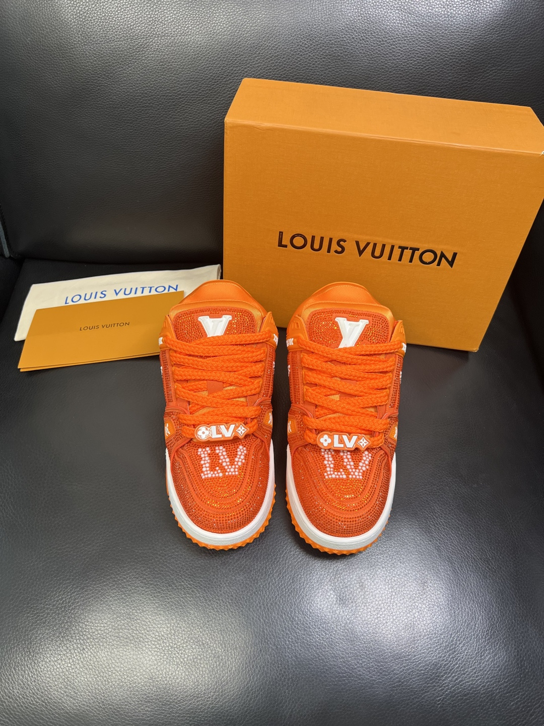 Lv 高品质 顶级工艺品 路易威登，运动板鞋专柜同步，鞋面意大利进口，高品质拼接烫钻缤纷色彩复杂工艺品，