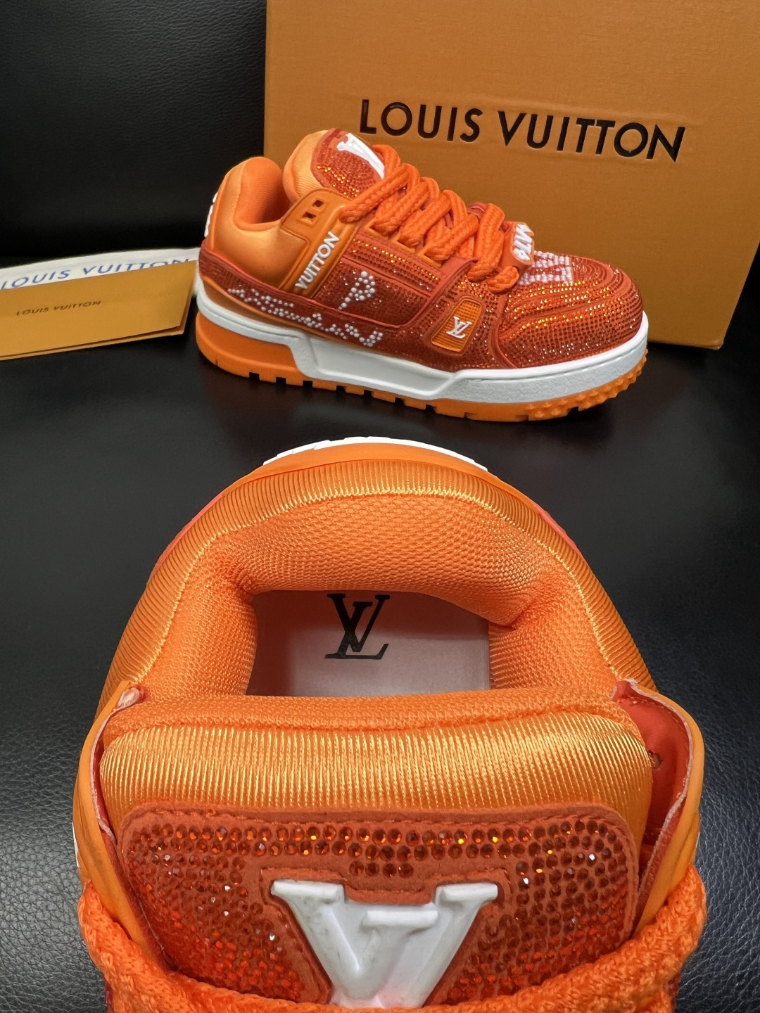 Lv 高品质 顶级工艺品 路易威登，运动板鞋专柜同步，鞋面意大利进口，高品质拼接烫钻缤纷色彩复杂工艺品，