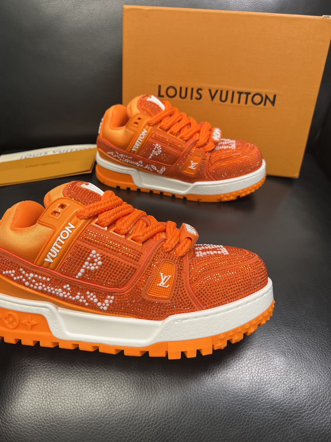 Lv 高品质 顶级工艺品 路易威登，运动板鞋专柜同步，鞋面意大利进口，高品质拼接烫钻缤纷色彩复杂工艺品，