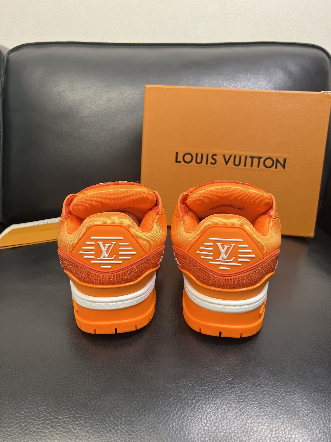 Lv 高品质 顶级工艺品 路易威登，运动板鞋专柜同步，鞋面意大利进口，高品质拼接烫钻缤纷色彩复杂工艺品，