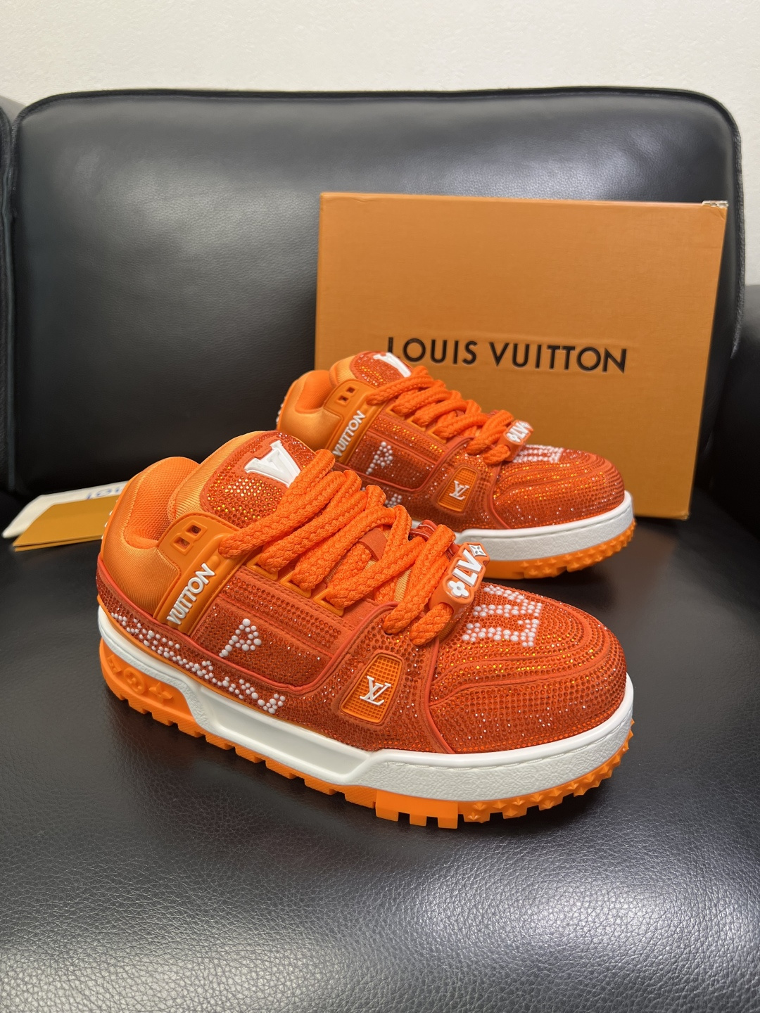 Lv 高品质 顶级工艺品 路易威登，运动板鞋专柜同步，鞋面意大利进口，高品质拼接烫钻缤纷色彩复杂工艺品，