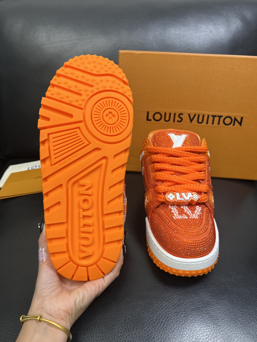 Lv 高品质 顶级工艺品 路易威登，运动板鞋专柜同步，鞋面意大利进口，高品质拼接烫钻缤纷色彩复杂工艺品，