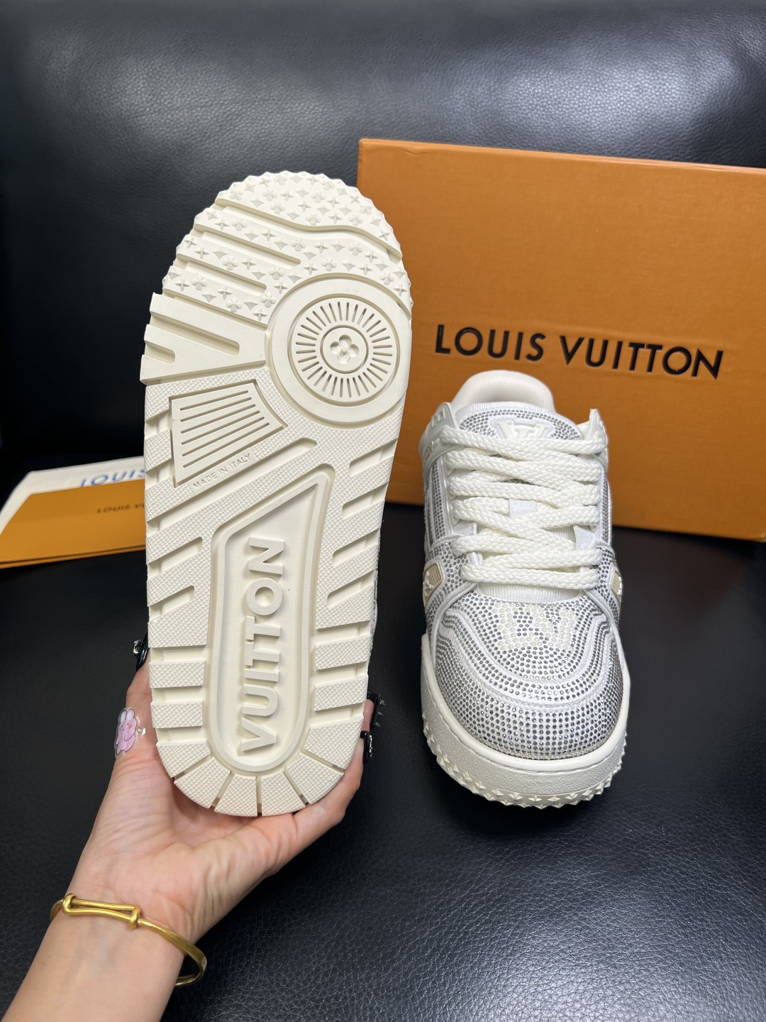 Lv 高品质 顶级工艺品 路易威登，运动板鞋专柜同步，鞋面意大利进口，高品质拼接烫钻缤纷色彩复杂工艺品，