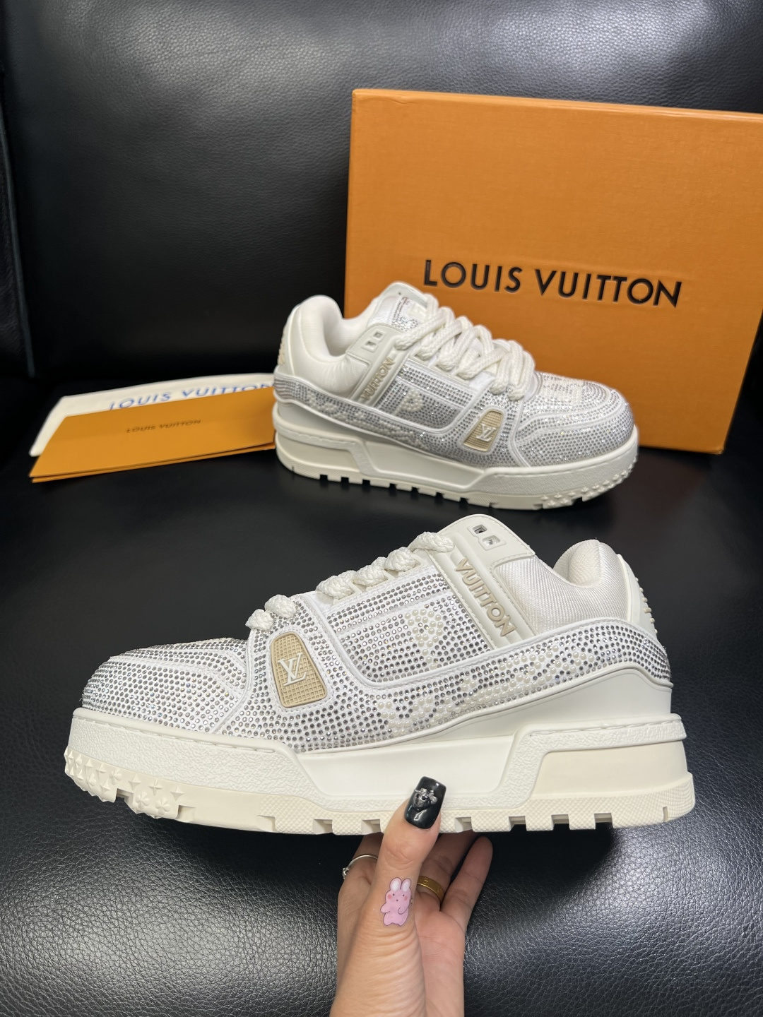 Lv 高品质 顶级工艺品 路易威登，运动板鞋专柜同步，鞋面意大利进口，高品质拼接烫钻缤纷色彩复杂工艺品，