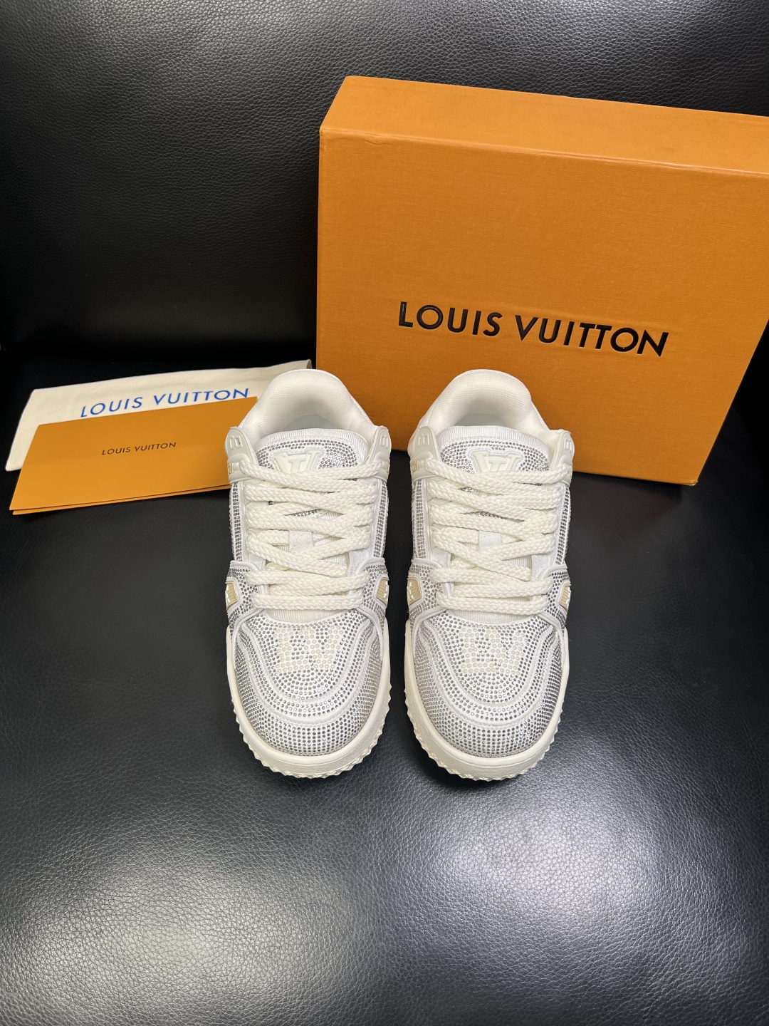 Lv 高品质 顶级工艺品 路易威登，运动板鞋专柜同步，鞋面意大利进口，高品质拼接烫钻缤纷色彩复杂工艺品，