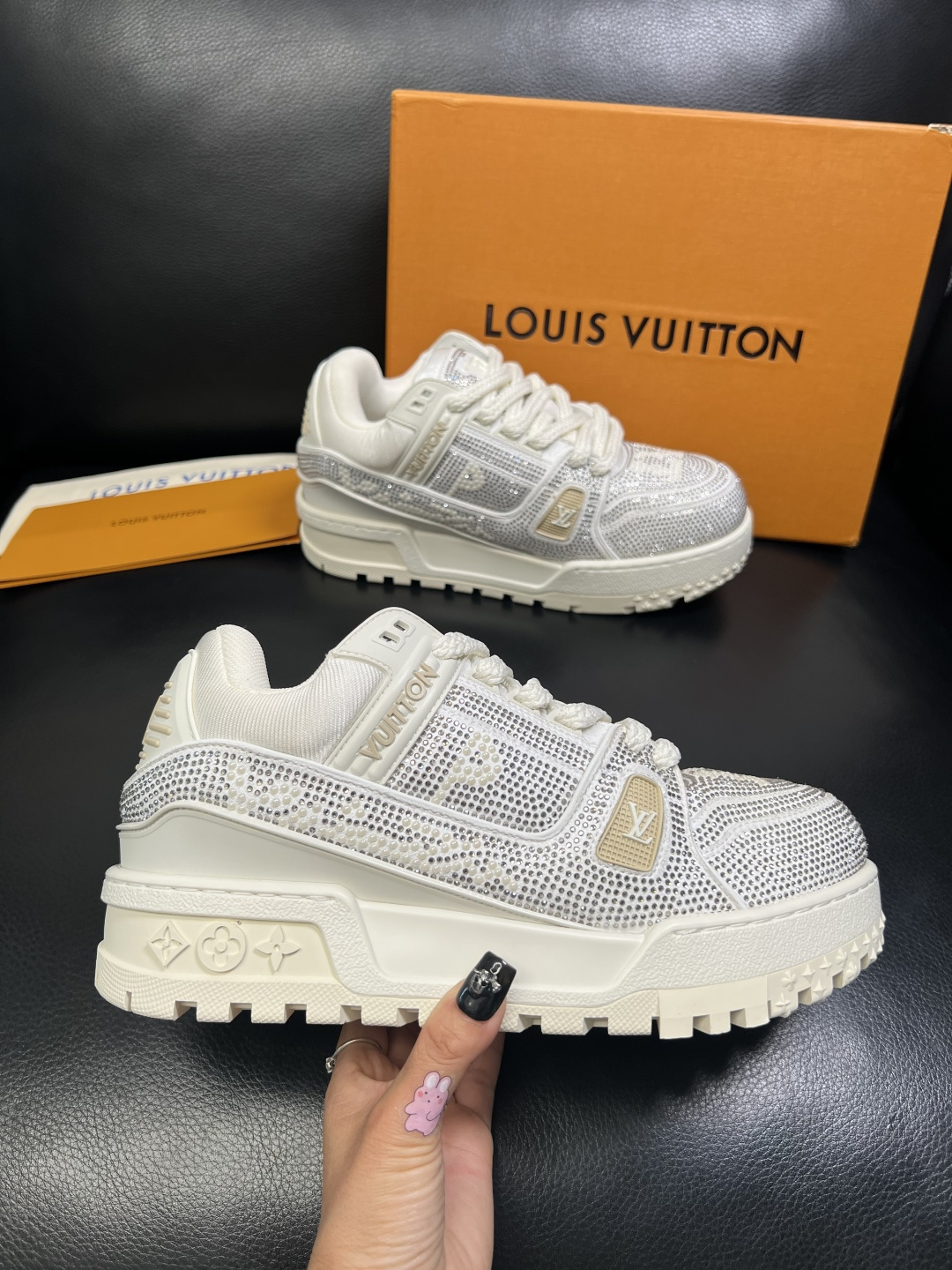 Lv 高品质 顶级工艺品 路易威登，运动板鞋专柜同步，鞋面意大利进口，高品质拼接烫钻缤纷色彩复杂工艺品，