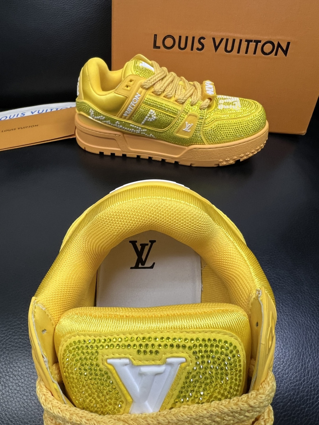 Lv 高品质 顶级工艺品 路易威登，运动板鞋专柜同步，鞋面意大利进口，高品质拼接烫钻缤纷色彩复杂工艺品，