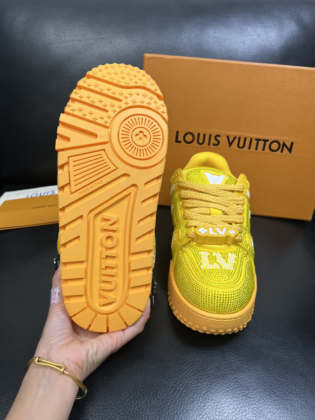 Lv 高品质 顶级工艺品 路易威登，运动板鞋专柜同步，鞋面意大利进口，高品质拼接烫钻缤纷色彩复杂工艺品，