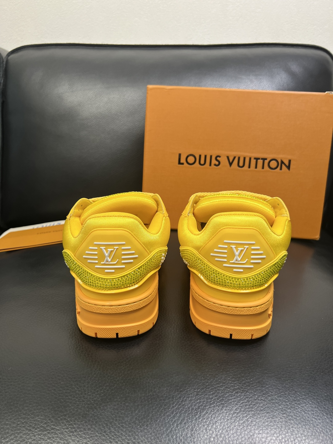 Lv 高品质 顶级工艺品 路易威登，运动板鞋专柜同步，鞋面意大利进口，高品质拼接烫钻缤纷色彩复杂工艺品，