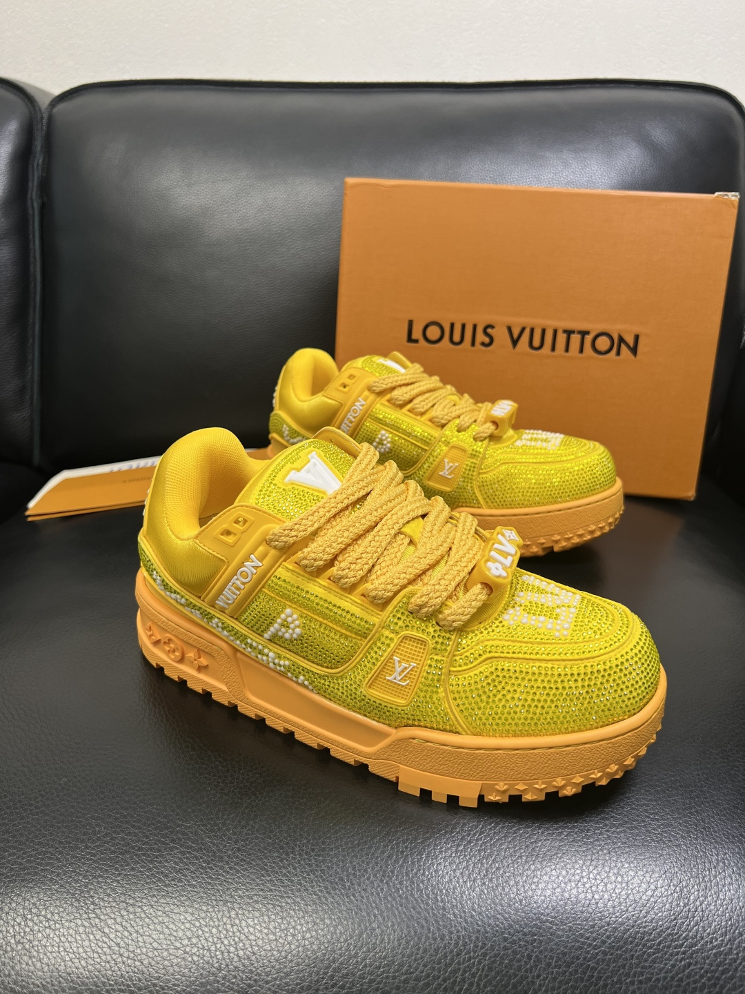 Lv 高品质 顶级工艺品 路易威登，运动板鞋专柜同步，鞋面意大利进口，高品质拼接烫钻缤纷色彩复杂工艺品，