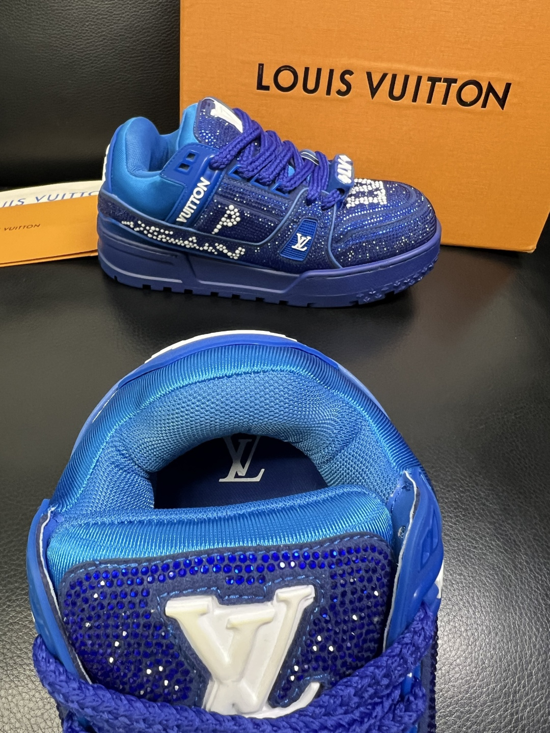 Lv 高品质 顶级工艺品 路易威登，运动板鞋专柜同步，鞋面意大利进口，高品质拼接烫钻缤纷色彩复杂工艺品，