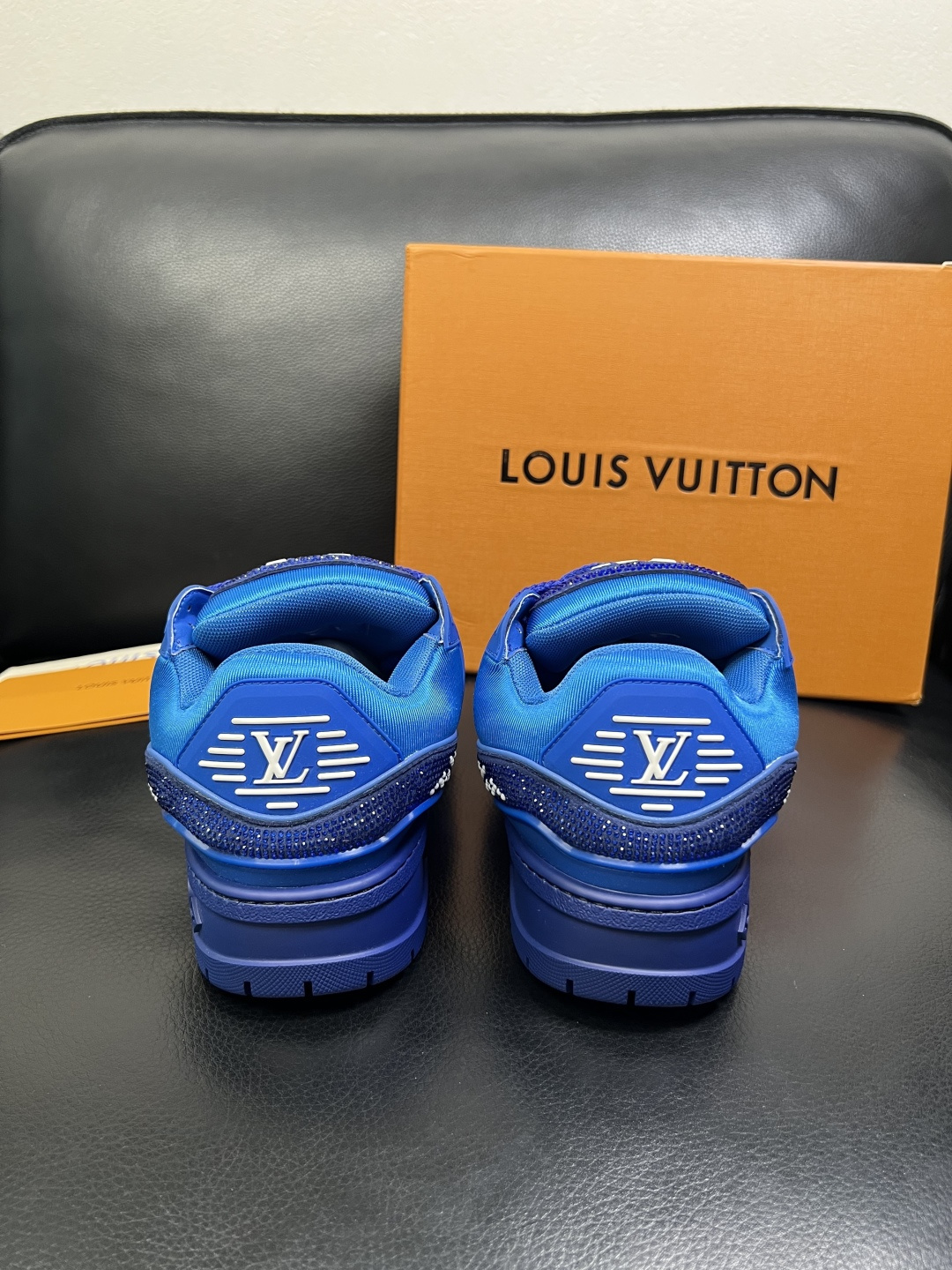 Lv 高品质 顶级工艺品 路易威登，运动板鞋专柜同步，鞋面意大利进口，高品质拼接烫钻缤纷色彩复杂工艺品，