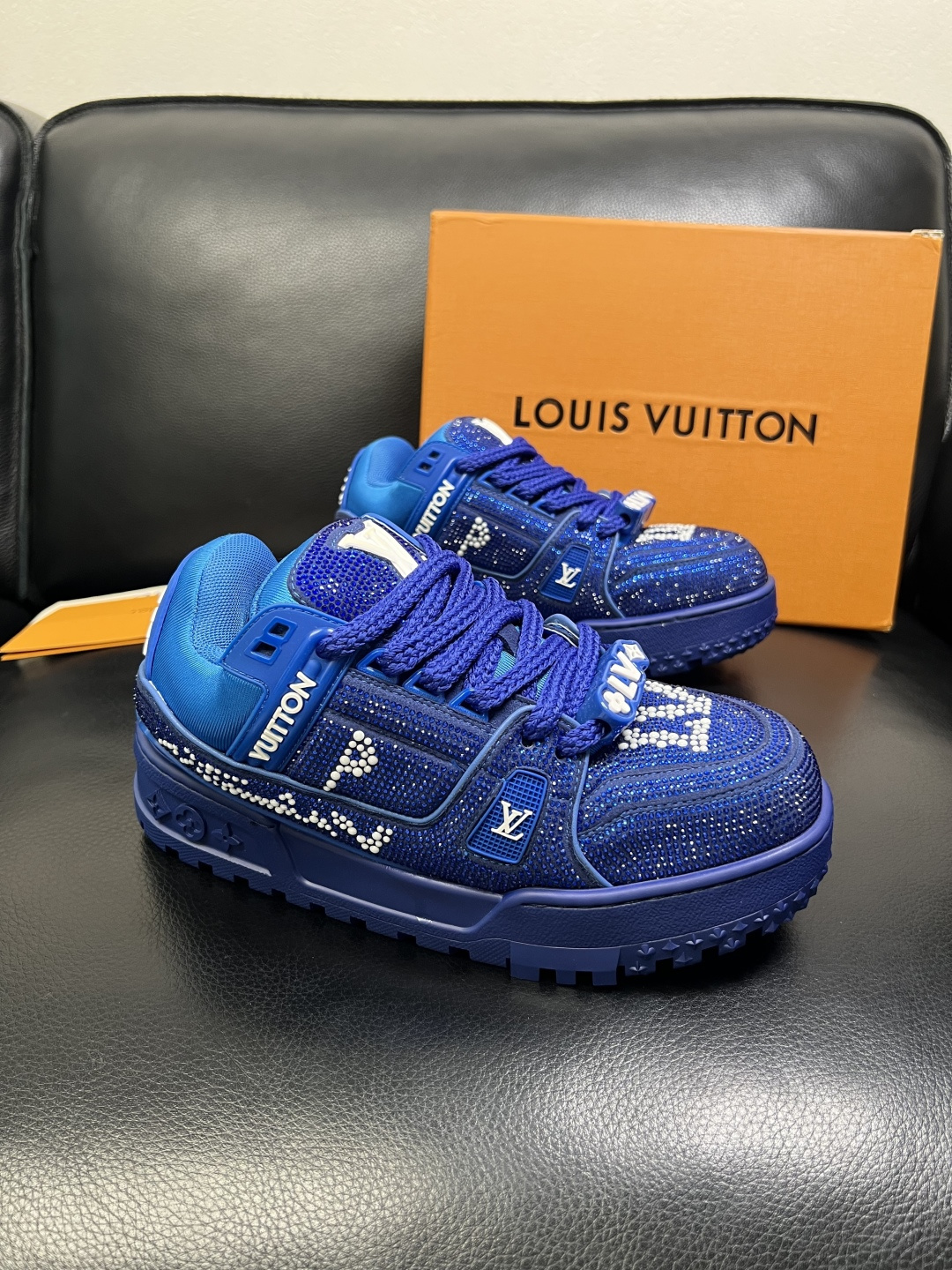 Lv 高品质 顶级工艺品 路易威登，运动板鞋专柜同步，鞋面意大利进口，高品质拼接烫钻缤纷色彩复杂工艺品，