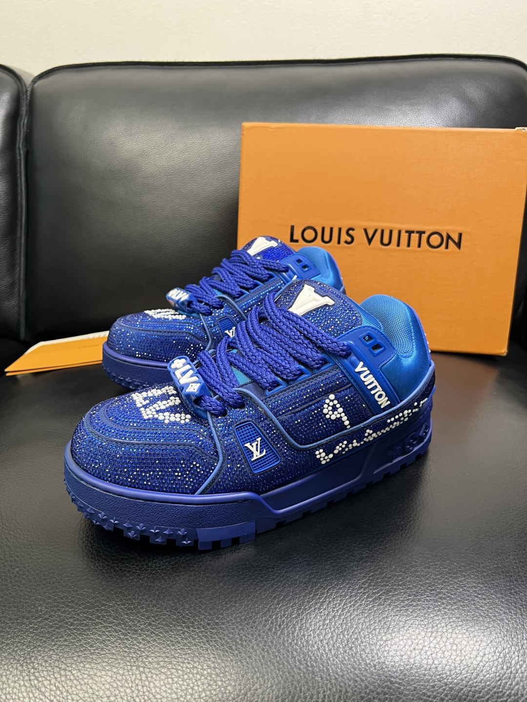 Lv 高品质 顶级工艺品 路易威登，运动板鞋专柜同步，鞋面意大利进口，高品质拼接烫钻缤纷色彩复杂工艺品，