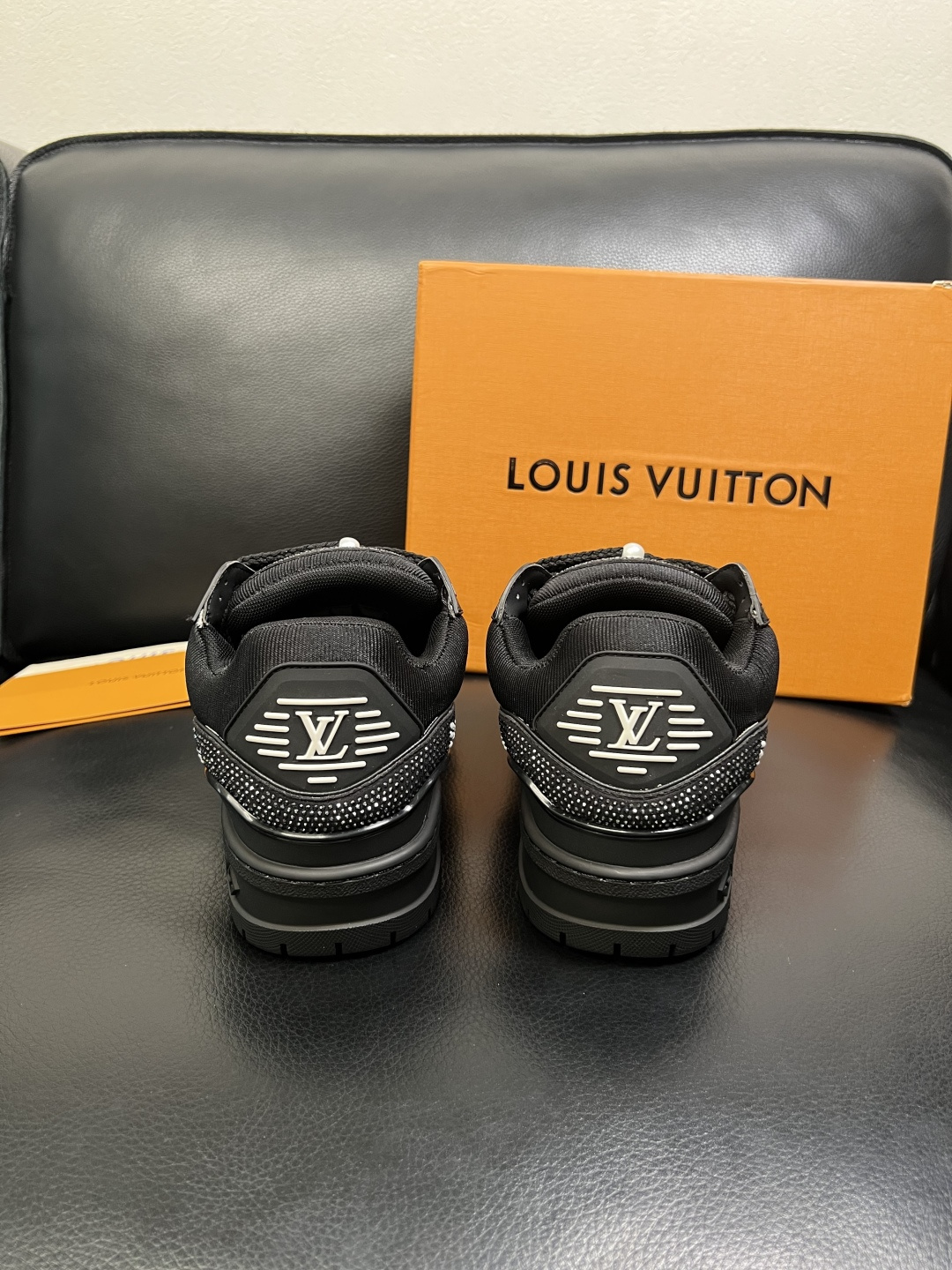 Lv 高品质 顶级工艺品 路易威登，运动板鞋专柜同步，鞋面意大利进口，高品质拼接烫钻缤纷色彩复杂工艺品，
