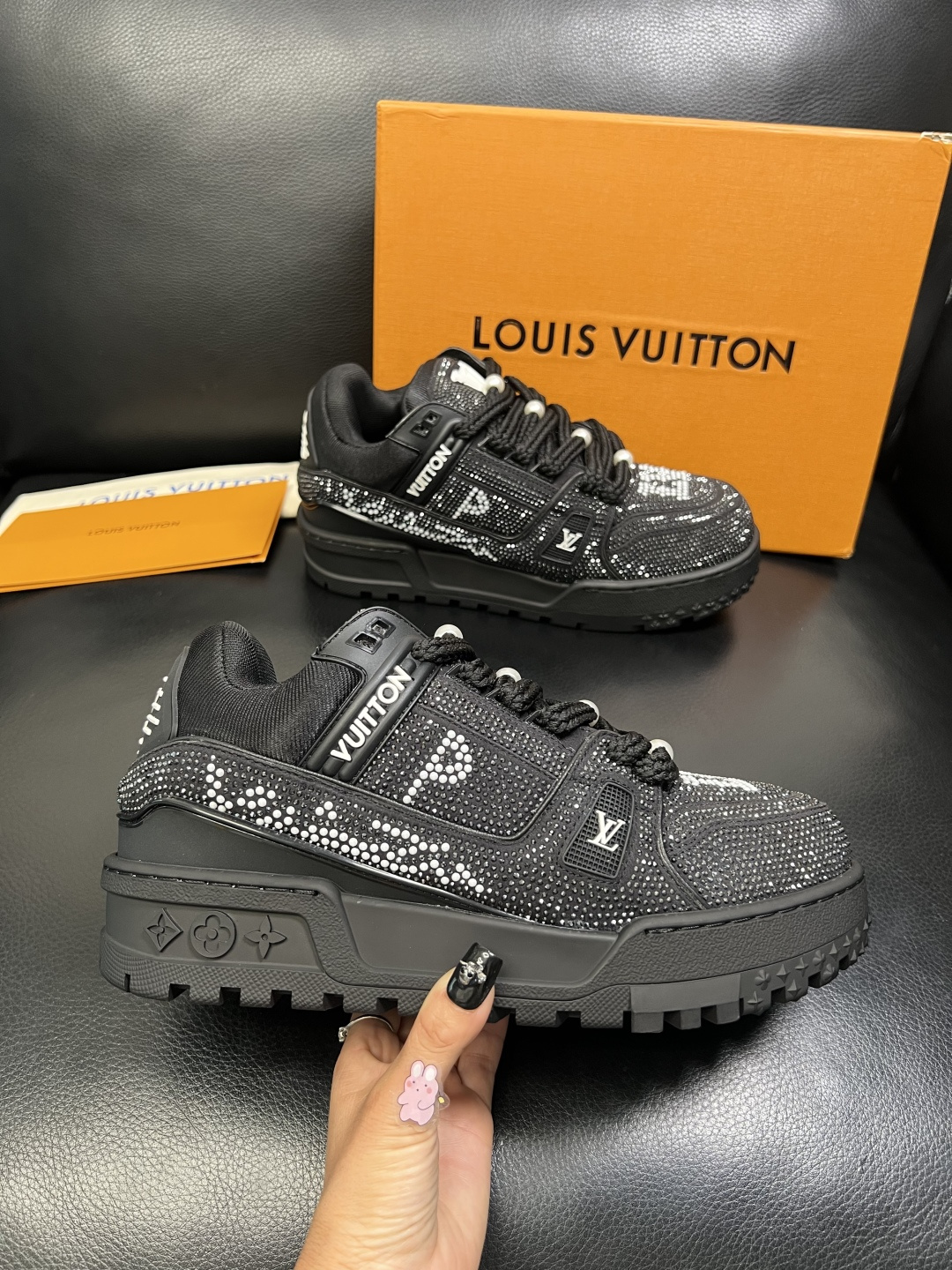 Lv 高品质 顶级工艺品 路易威登，运动板鞋专柜同步，鞋面意大利进口，高品质拼接烫钻缤纷色彩复杂工艺品，