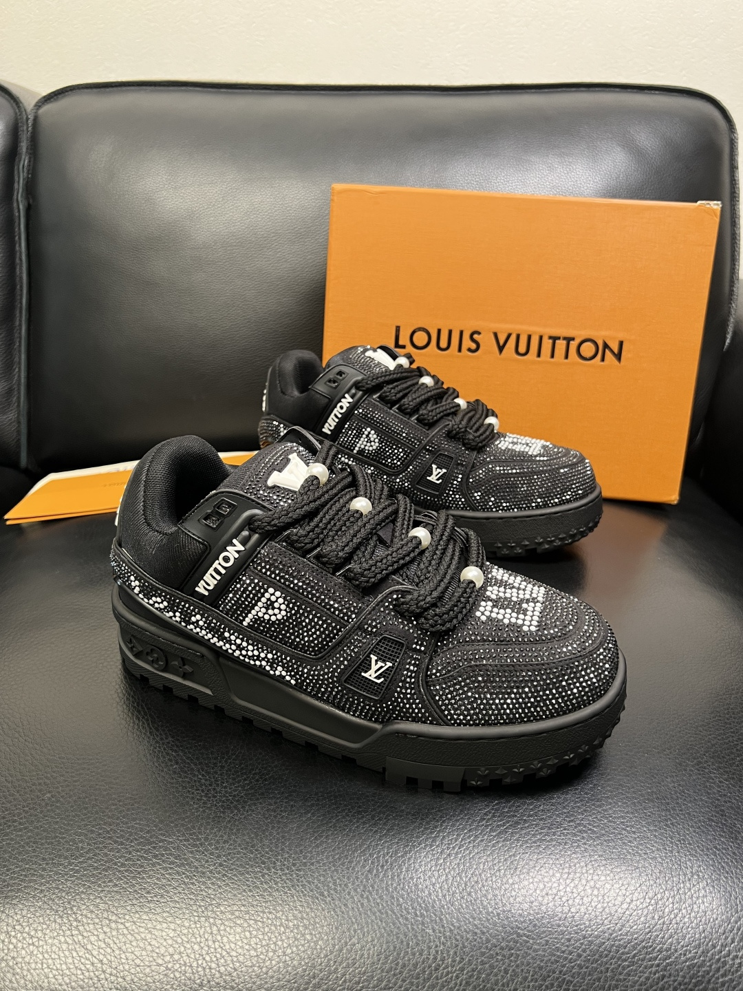 Lv 高品质 顶级工艺品 路易威登，运动板鞋专柜同步，鞋面意大利进口，高品质拼接烫钻缤纷色彩复杂工艺品，