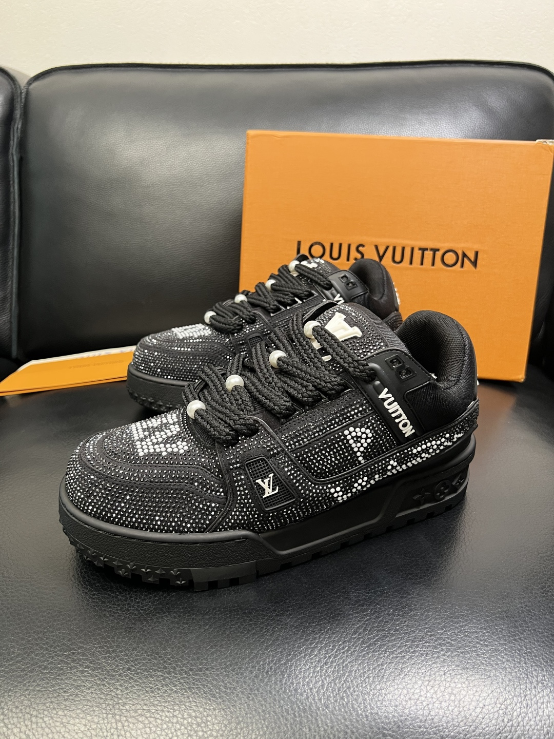 Lv 高品质 顶级工艺品 路易威登，运动板鞋专柜同步，鞋面意大利进口，高品质拼接烫钻缤纷色彩复杂工艺品，