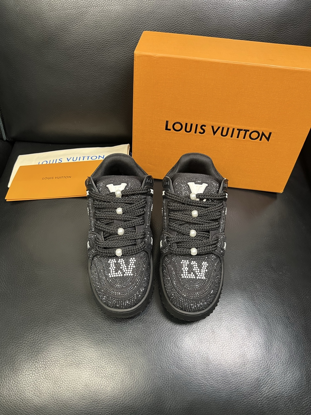 Lv 高品质 顶级工艺品 路易威登，运动板鞋专柜同步，鞋面意大利进口，高品质拼接烫钻缤纷色彩复杂工艺品，