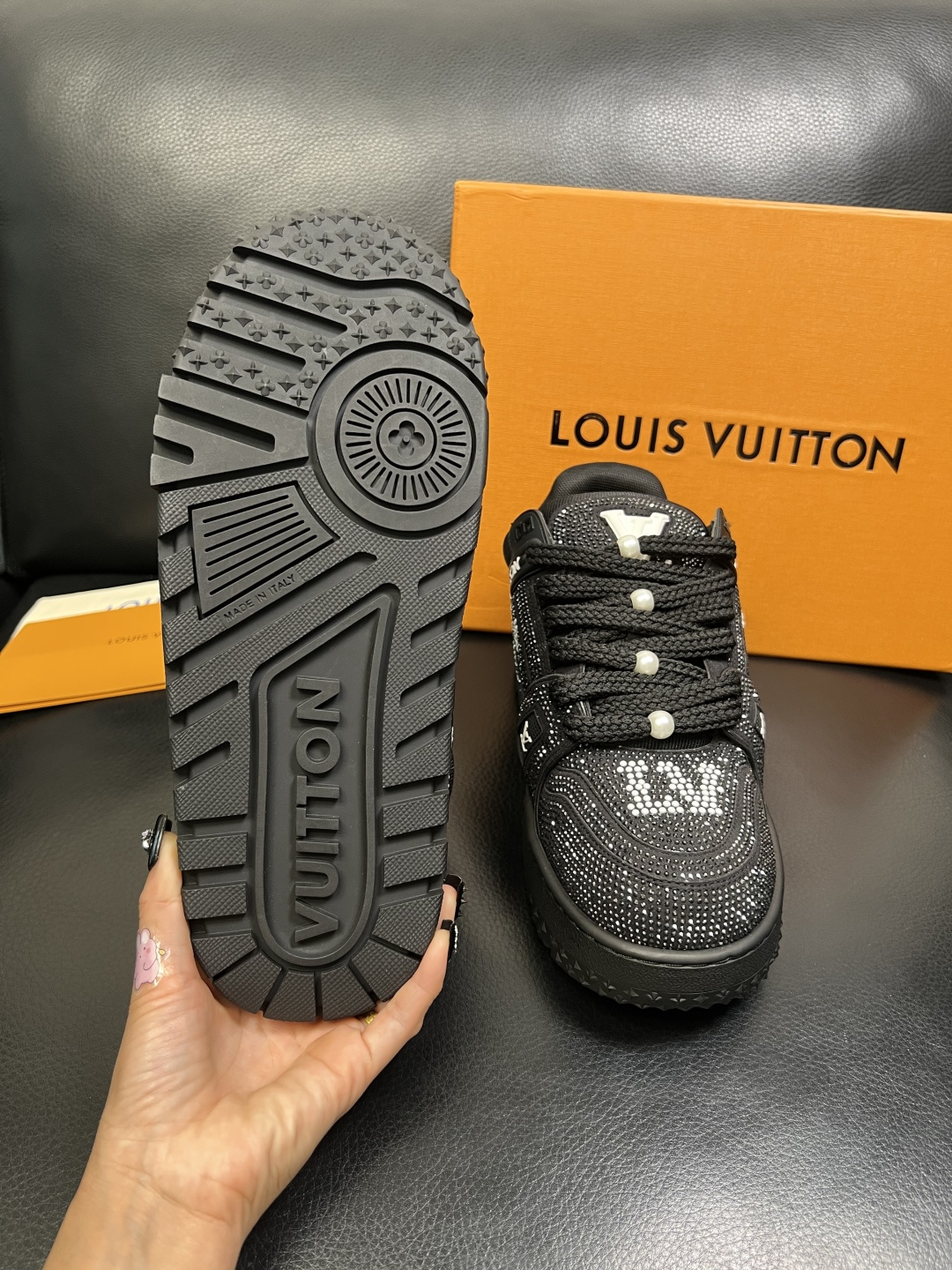 Lv 高品质 顶级工艺品 路易威登，运动板鞋专柜同步，鞋面意大利进口，高品质拼接烫钻缤纷色彩复杂工艺品，