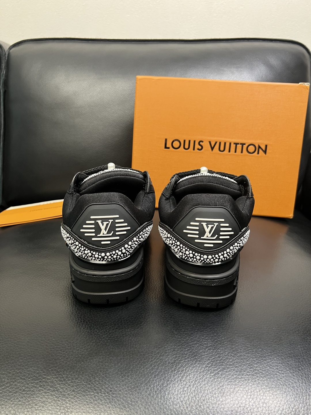 Lv 高品质 顶级工艺品 路易威登，运动板鞋专柜同步，鞋面意大利进口，高品质拼接烫钻缤纷色彩复杂工艺品，