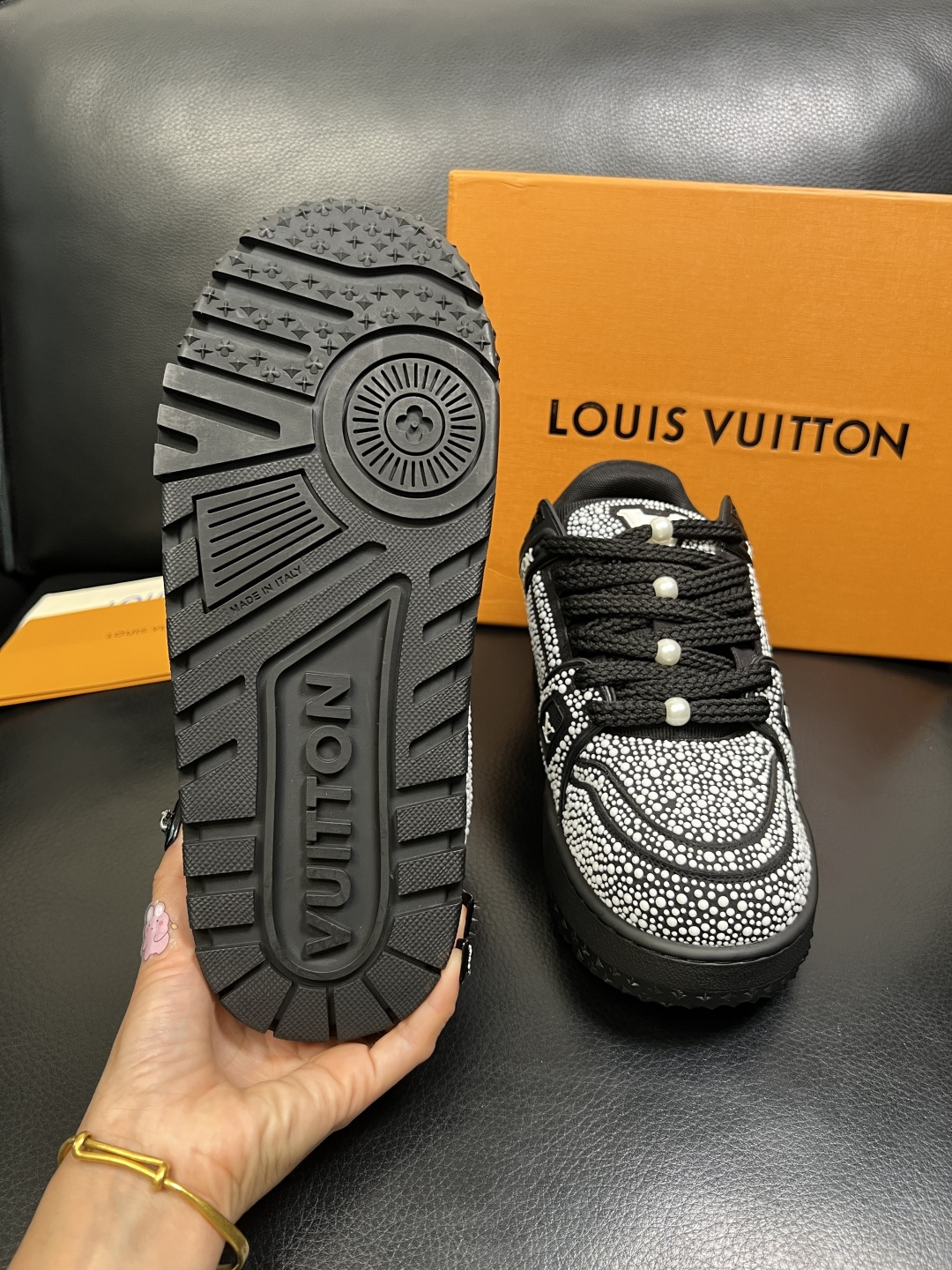 Lv 高品质 顶级工艺品 路易威登，运动板鞋专柜同步，鞋面意大利进口，高品质拼接烫钻缤纷色彩复杂工艺品，