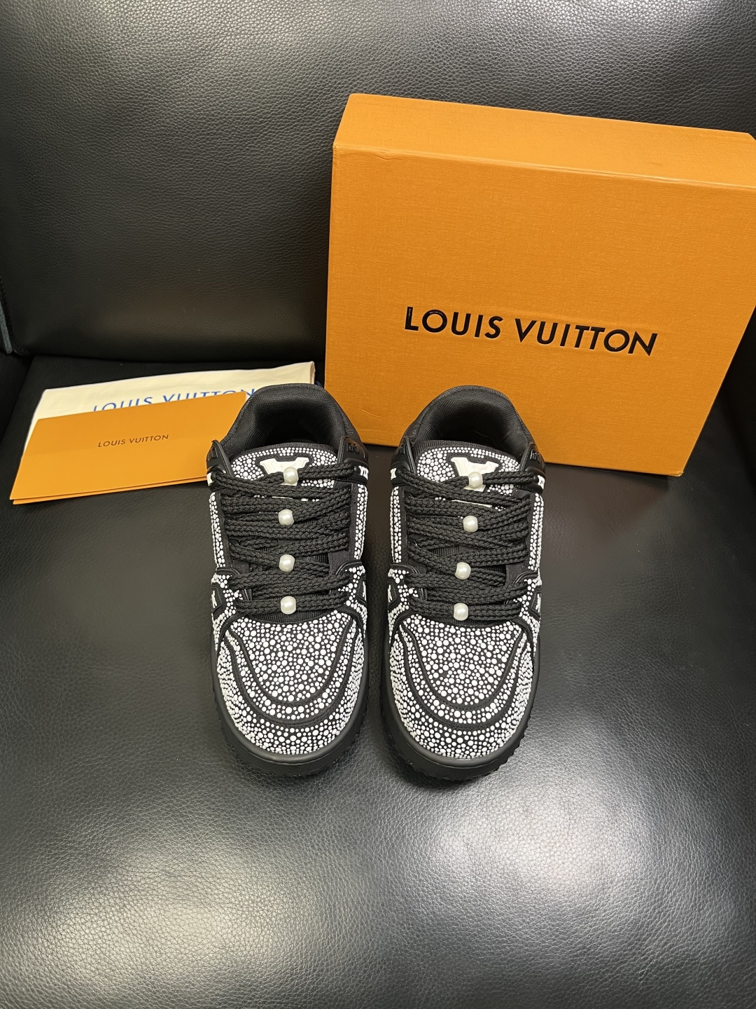 Lv 高品质 顶级工艺品 路易威登，运动板鞋专柜同步，鞋面意大利进口，高品质拼接烫钻缤纷色彩复杂工艺品，