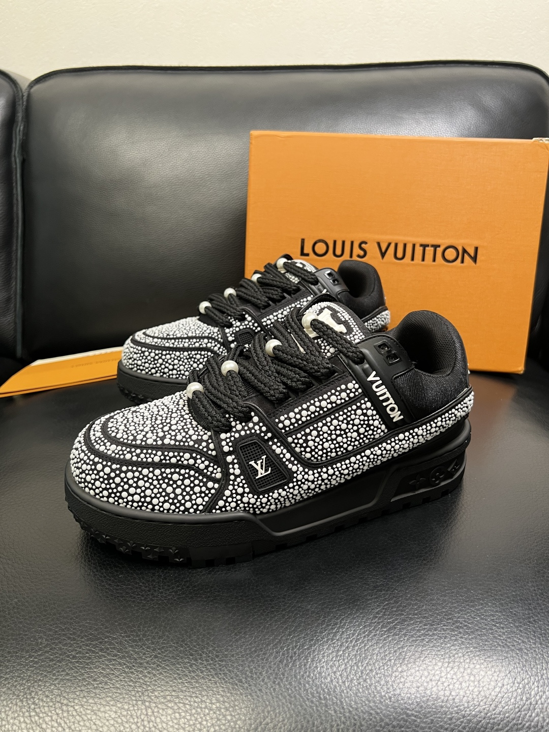 Lv 高品质 顶级工艺品 路易威登，运动板鞋专柜同步，鞋面意大利进口，高品质拼接烫钻缤纷色彩复杂工艺品，