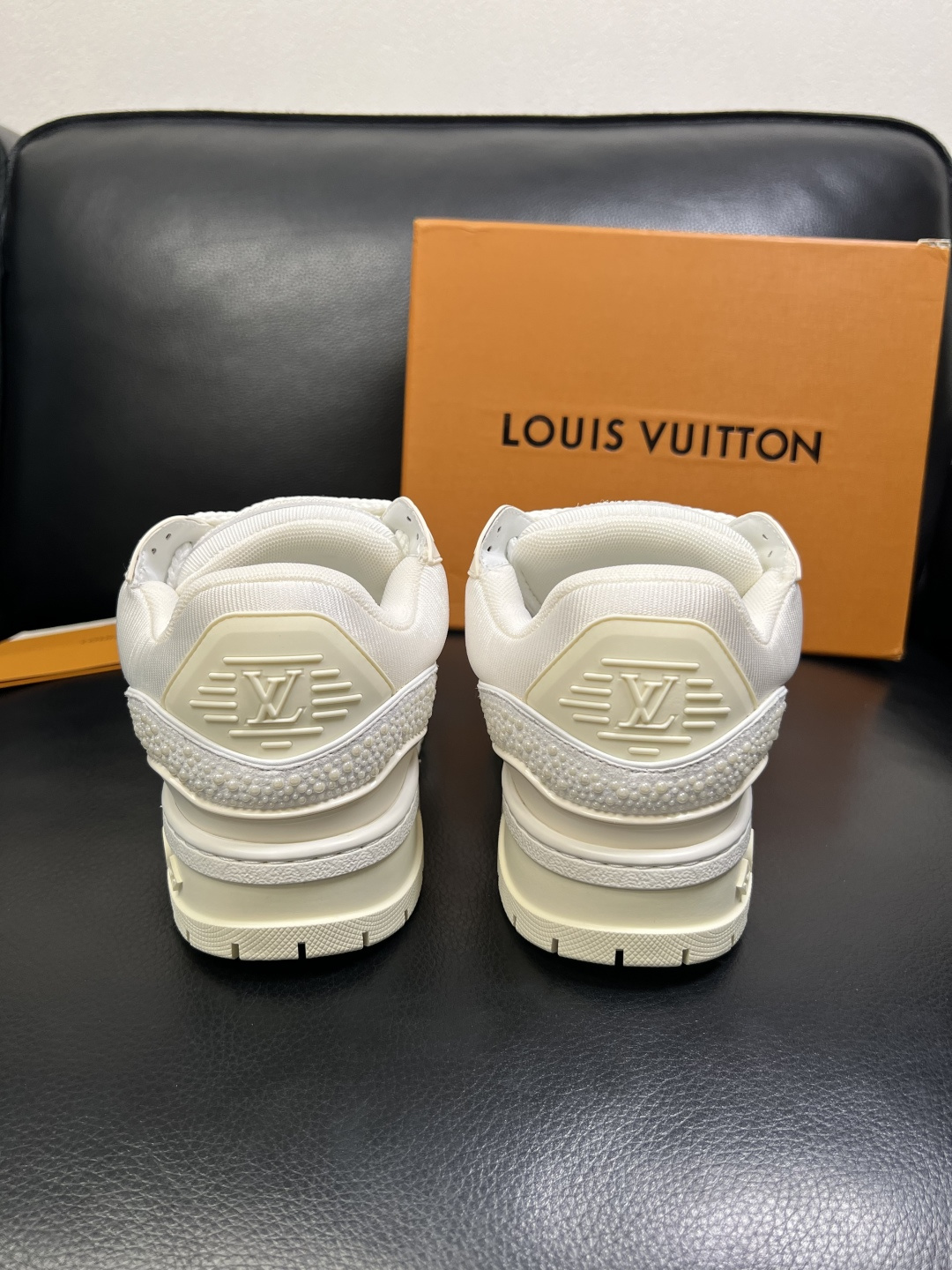 Lv 高品质 顶级工艺品 路易威登，运动板鞋专柜同步，鞋面意大利进口，高品质拼接烫钻缤纷色彩复杂工艺品，