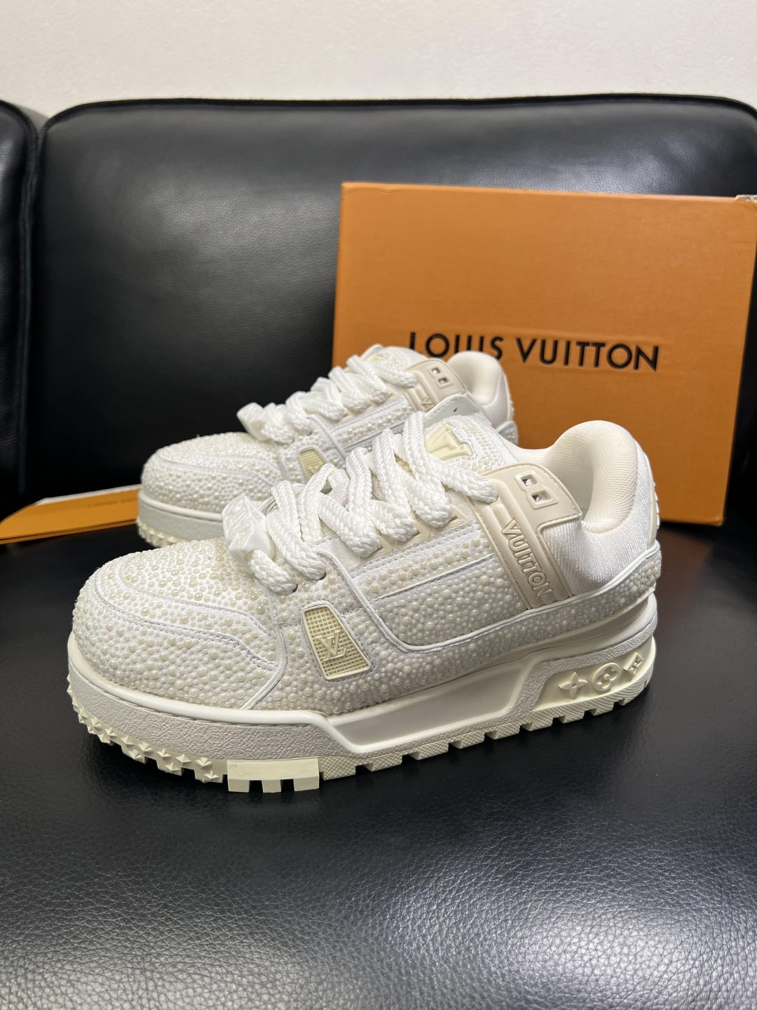 Lv 高品质 顶级工艺品 路易威登，运动板鞋专柜同步，鞋面意大利进口，高品质拼接烫钻缤纷色彩复杂工艺品，