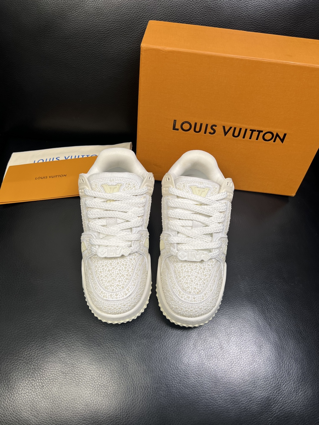 Lv 高品质 顶级工艺品 路易威登，运动板鞋专柜同步，鞋面意大利进口，高品质拼接烫钻缤纷色彩复杂工艺品，