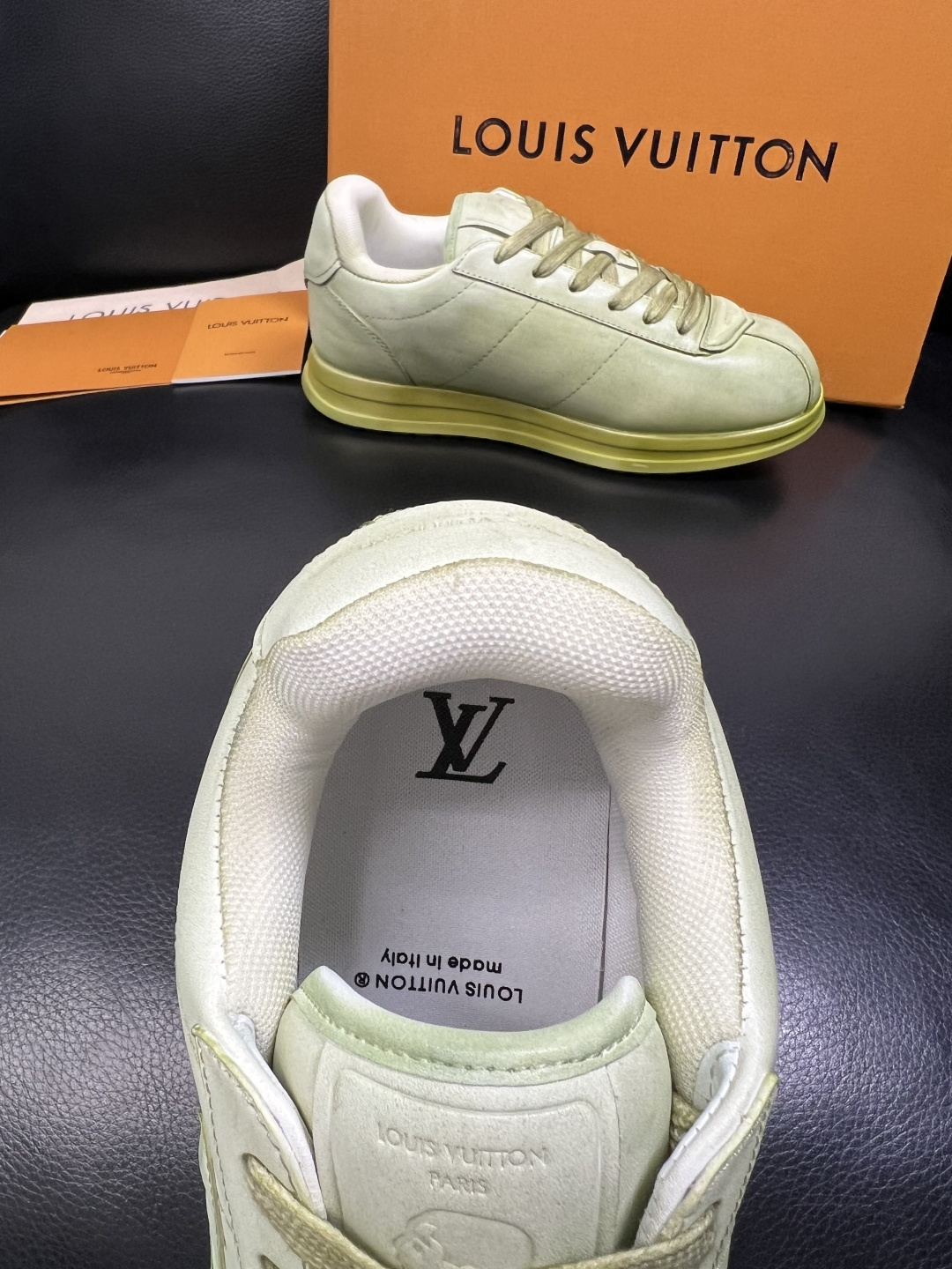 Lv 高品质 顶级工艺品 路易威登，运动板鞋专柜同步，鞋面意大利进口，高品质拼缤纷色彩复杂工艺品，进口羔