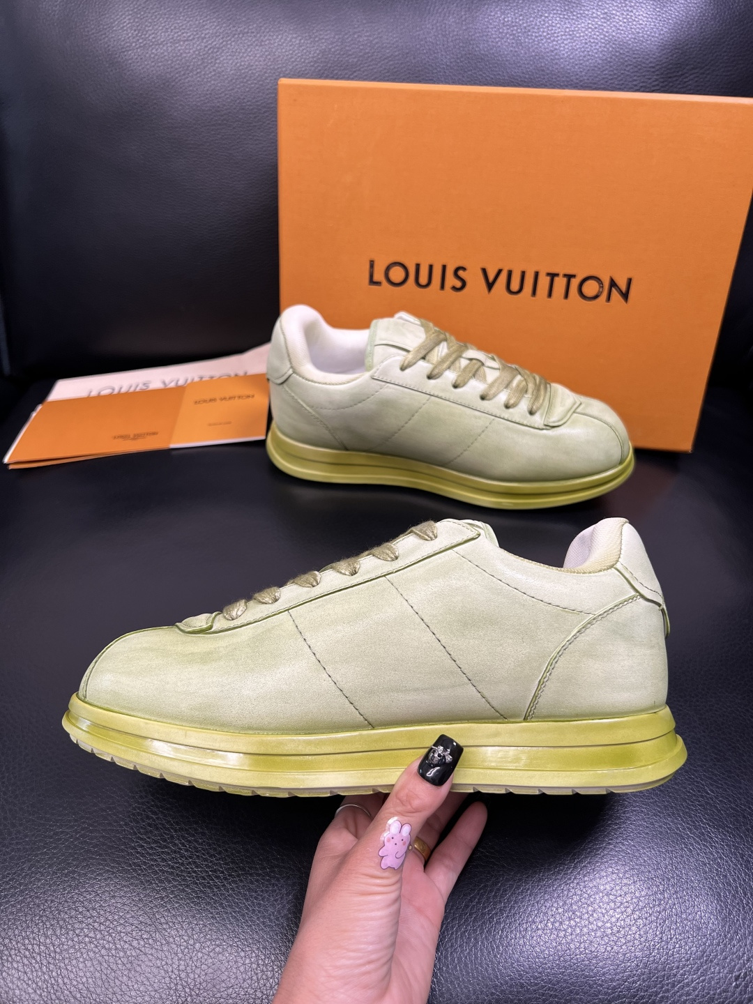 Lv 高品质 顶级工艺品 路易威登，运动板鞋专柜同步，鞋面意大利进口，高品质拼缤纷色彩复杂工艺品，进口羔