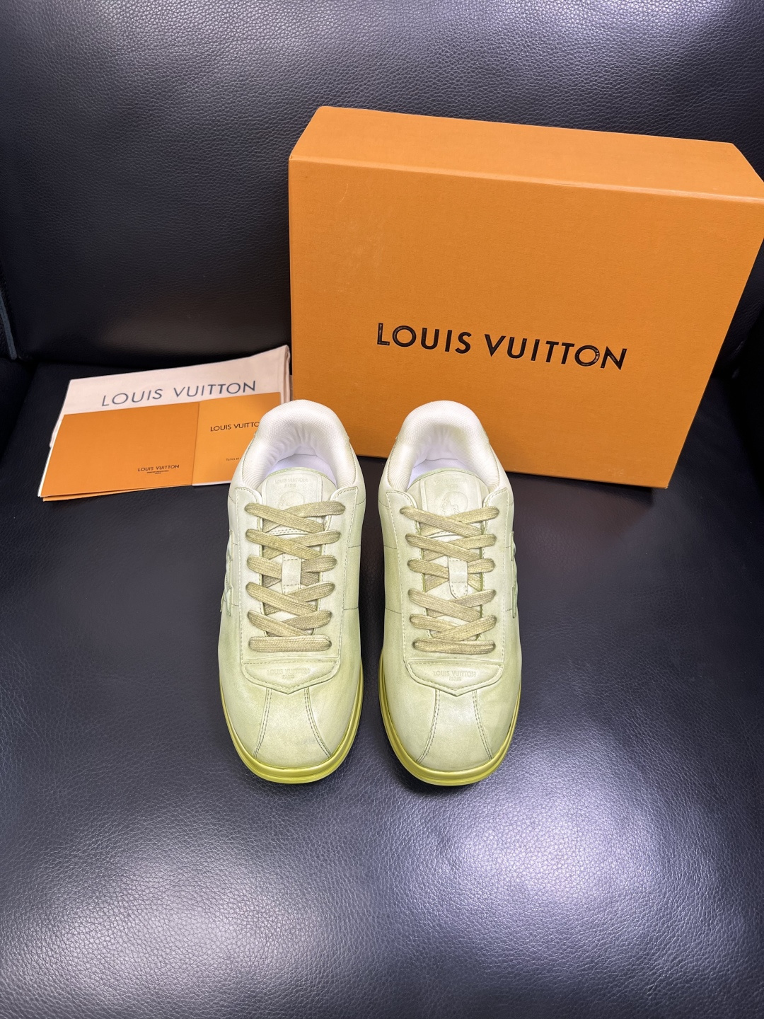 Lv 高品质 顶级工艺品 路易威登，运动板鞋专柜同步，鞋面意大利进口，高品质拼缤纷色彩复杂工艺品，进口羔