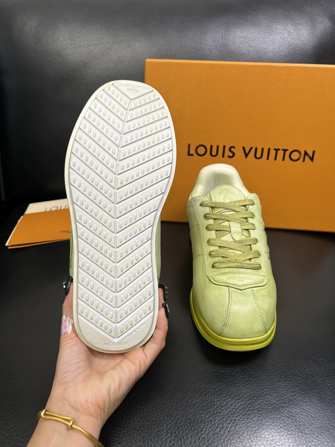 Lv 高品质 顶级工艺品 路易威登，运动板鞋专柜同步，鞋面意大利进口，高品质拼缤纷色彩复杂工艺品，进口羔