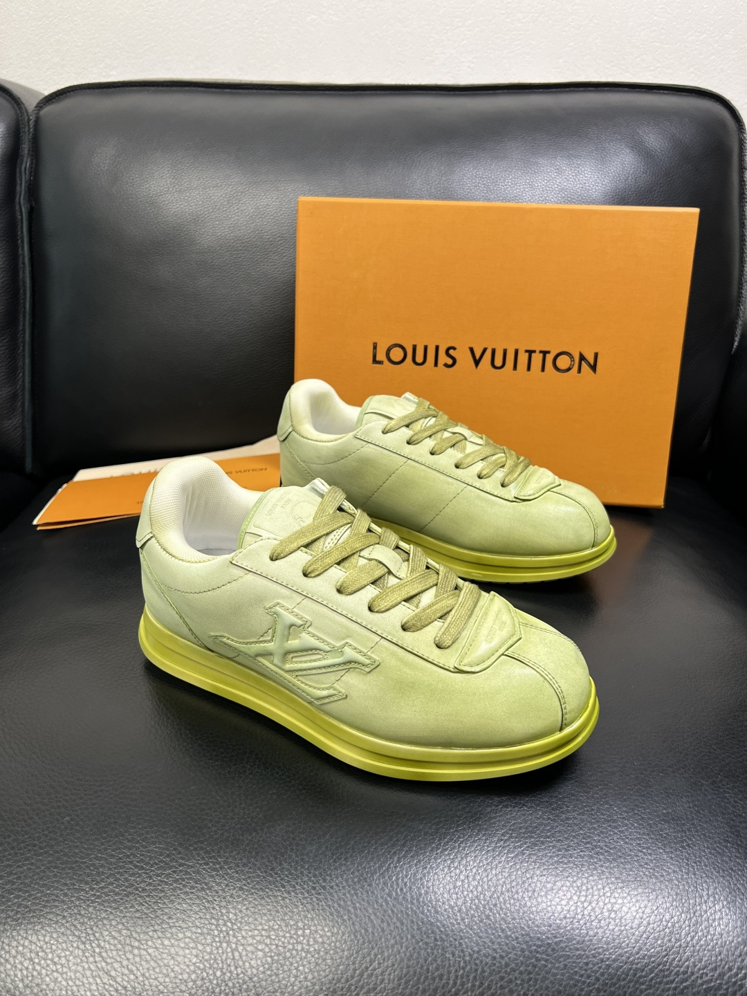 Lv 高品质 顶级工艺品 路易威登，运动板鞋专柜同步，鞋面意大利进口，高品质拼缤纷色彩复杂工艺品，进口羔