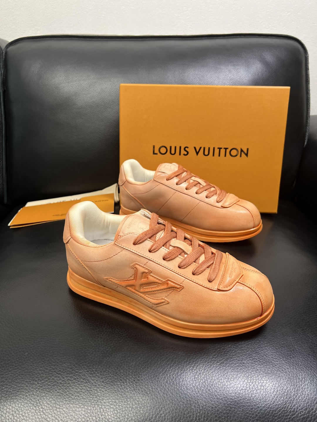 Lv 高品质 顶级工艺品 路易威登，运动板鞋专柜同步，鞋面意大利进口，高品质拼接缤纷色彩复杂工艺品，进口