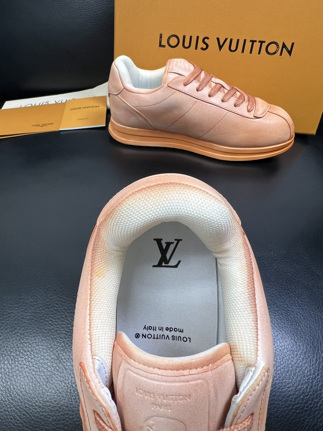 Lv 高品质 顶级工艺品 路易威登，运动板鞋专柜同步，鞋面意大利进口，高品质拼接缤纷色彩复杂工艺品，进口