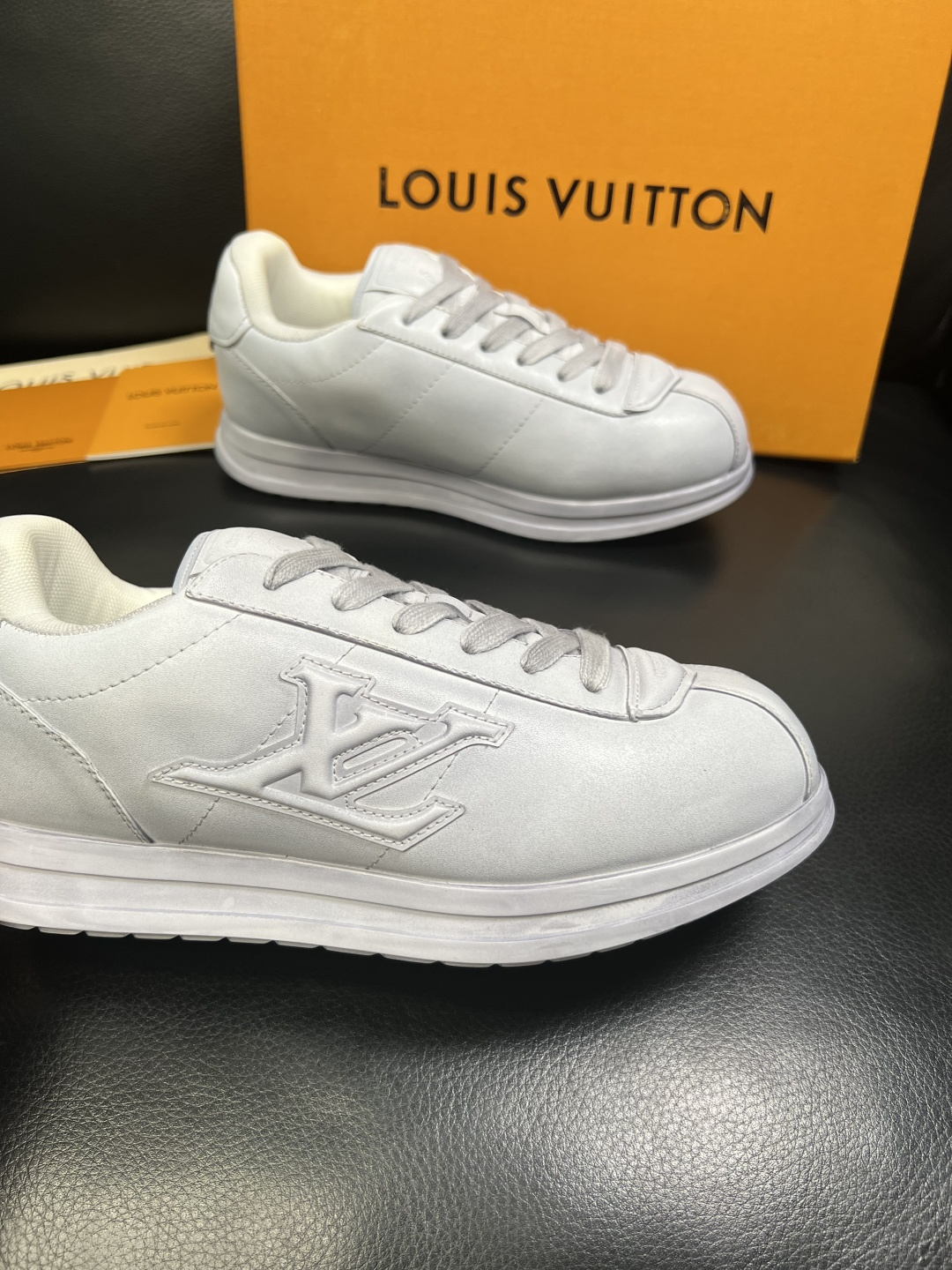 Lv 高品质 顶级工艺品 路易威登，运动板鞋专柜同步，鞋面意大利进口，高品质拼接缤纷色彩复杂工艺品，进口