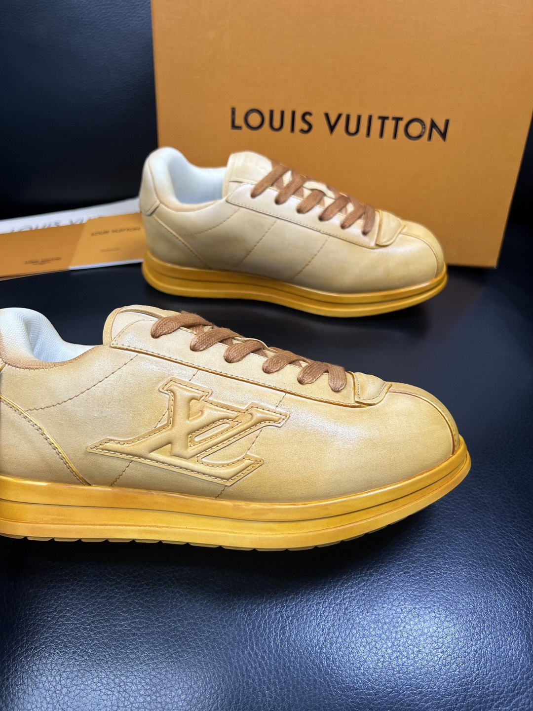 Lv 高品质 顶级工艺品 路易威登，运动板鞋专柜同步，鞋面意大利进口，高品质拼接缤纷色彩复杂工艺品，进口