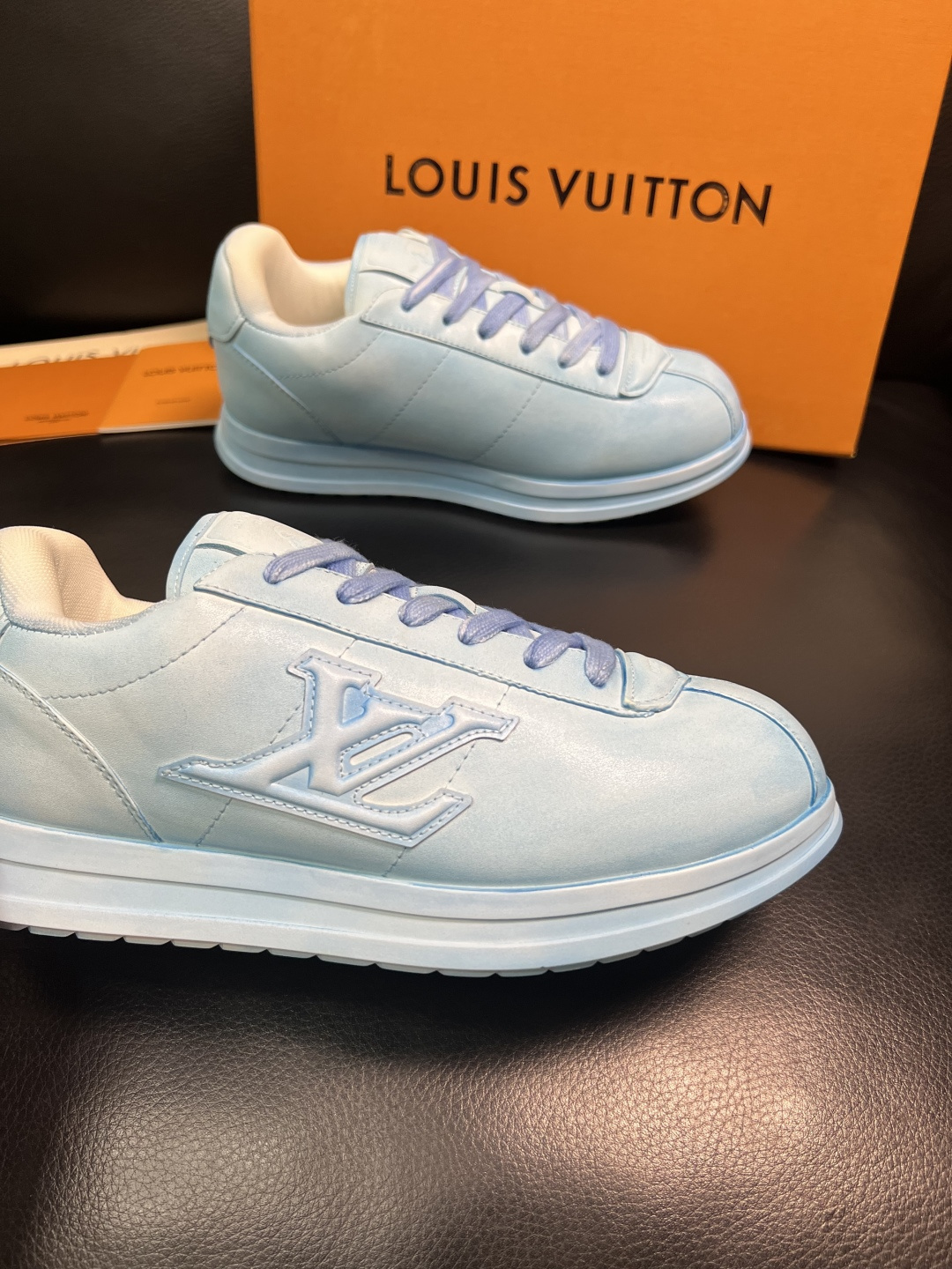 Lv 高品质 顶级工艺品 路易威登，运动板鞋专柜同步，鞋面意大利进口，高品质拼接缤纷色彩复杂工艺品，进口