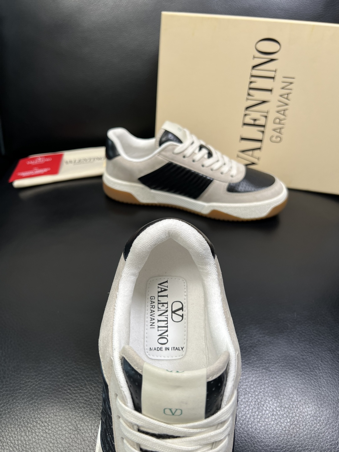 VALENTINO 高品质 顶级工艺品 华伦天奴，运动板鞋专柜同步，鞋面意大利进口，高品质拼接缤纷色彩复