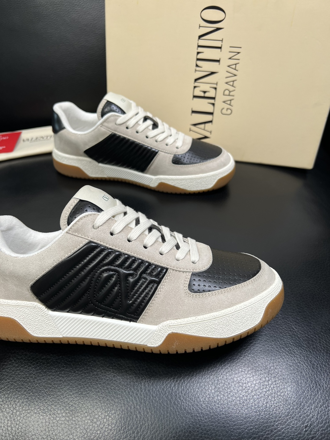 VALENTINO 高品质 顶级工艺品 华伦天奴，运动板鞋专柜同步，鞋面意大利进口，高品质拼接缤纷色彩复